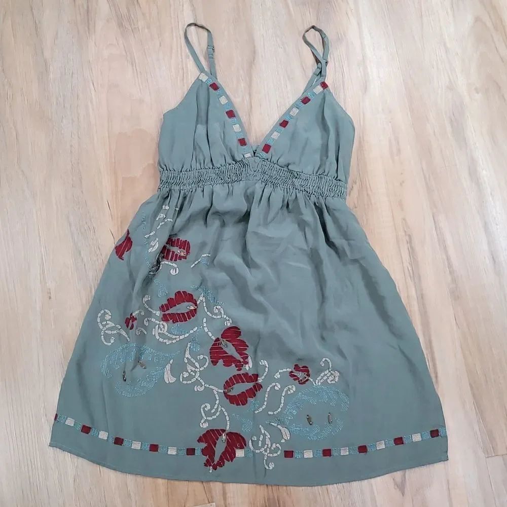 🔥Lux Olive Green Silk Embroidered Sleeveless Top Medium